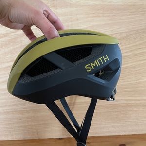 Smith network helmet with mips protection